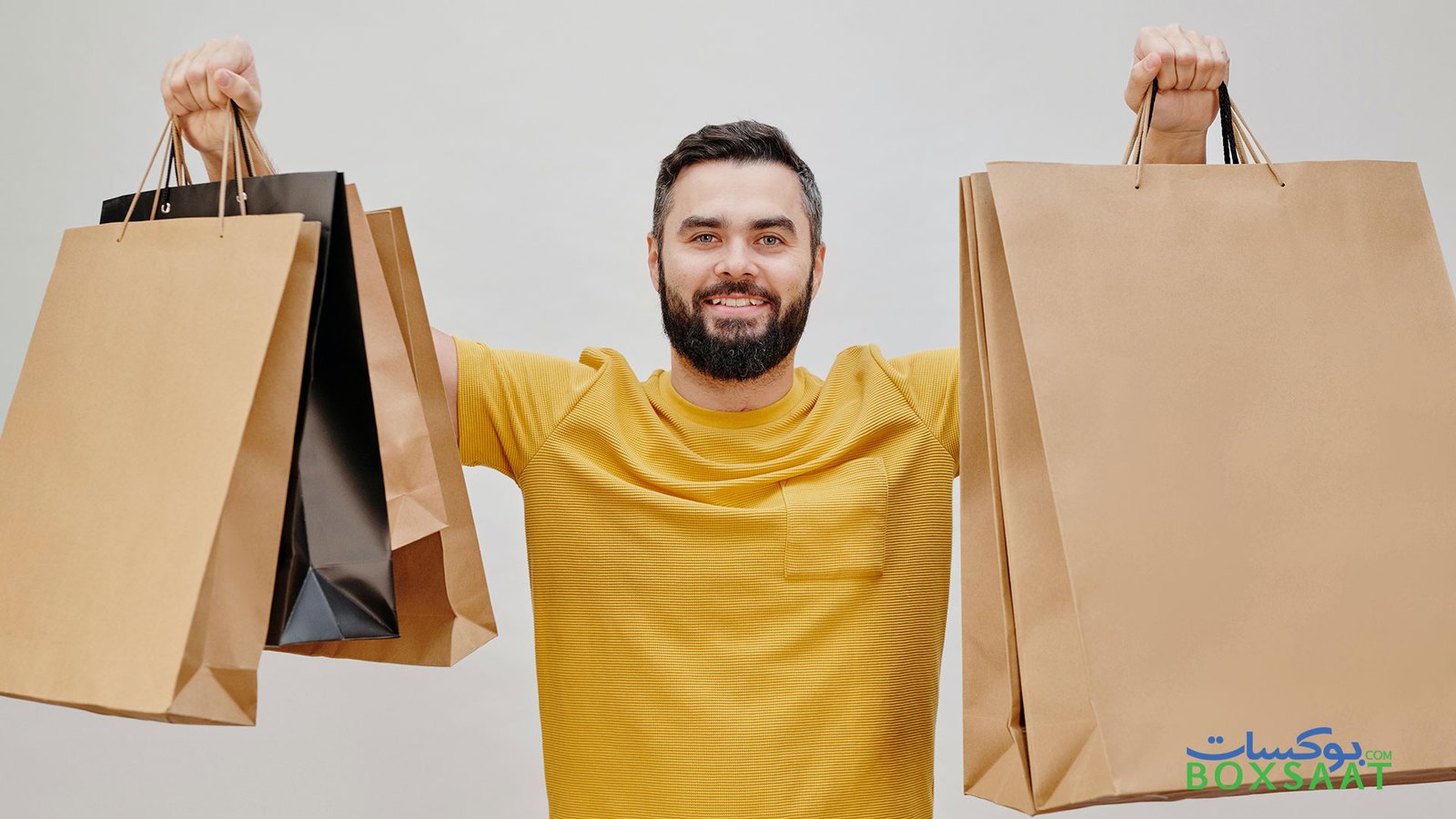 man-showing-kraft-paper-bags-in-different-colors-sizes