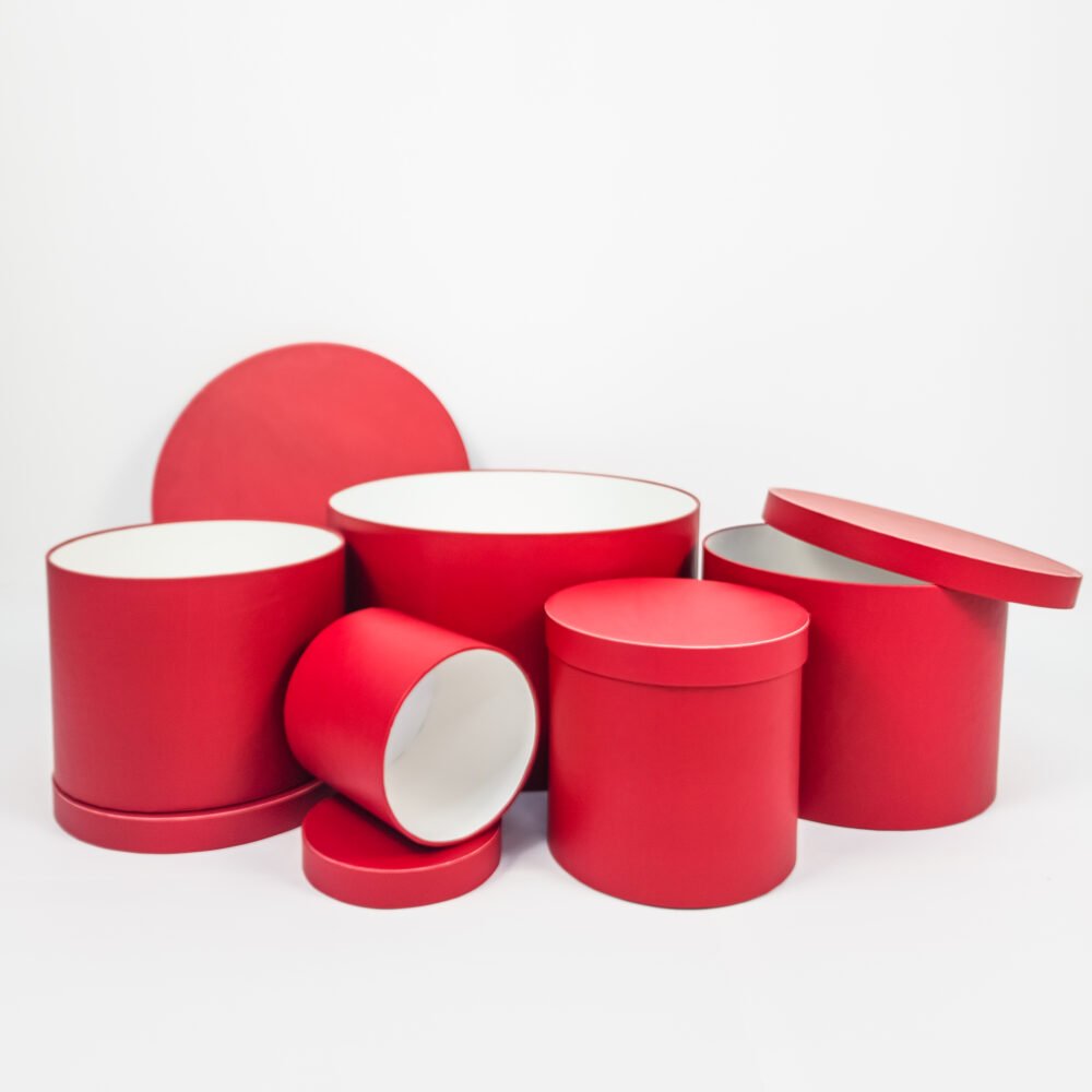 Red Round boxes for flowers and gifting, with lid. Available in 5 different sizes.