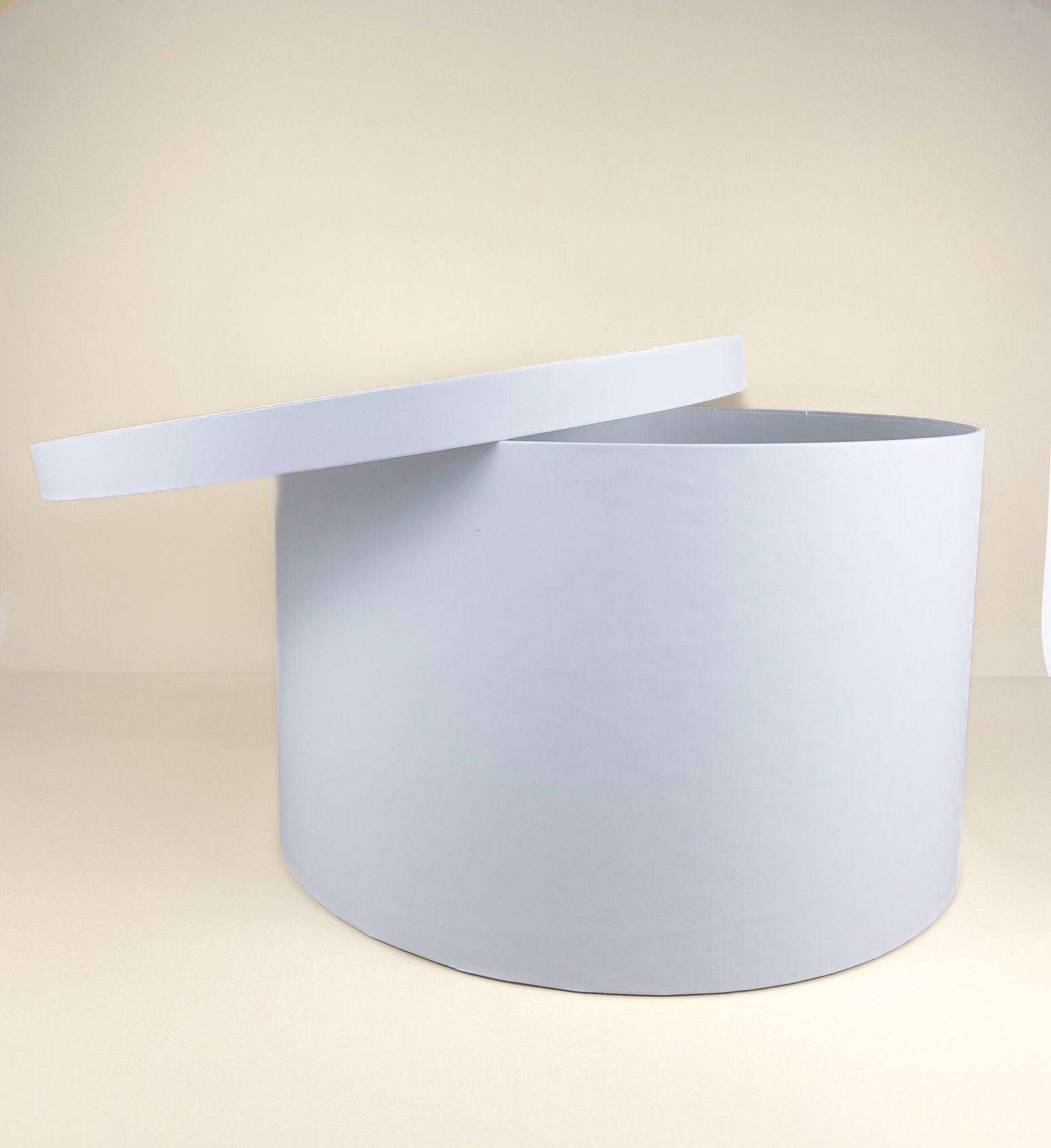 Flower Round white box with lid 40 Dia Flower Round white box with lid 40 Dia