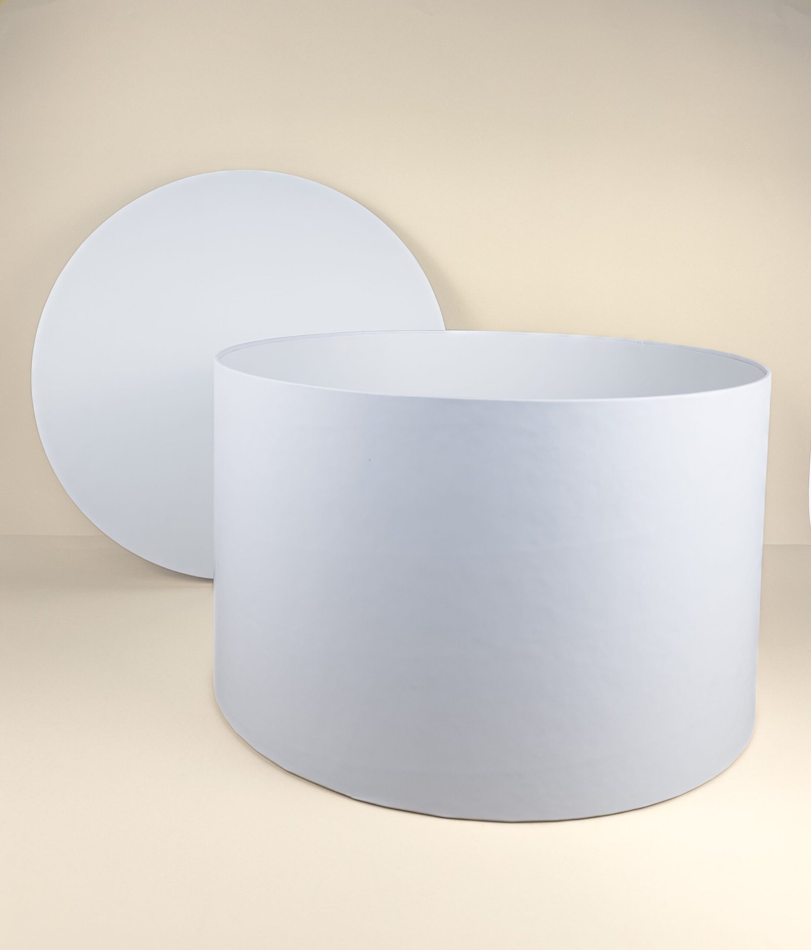 Flower Round white box with lid 28 Dia Flower Round white box with lid 28 Dia