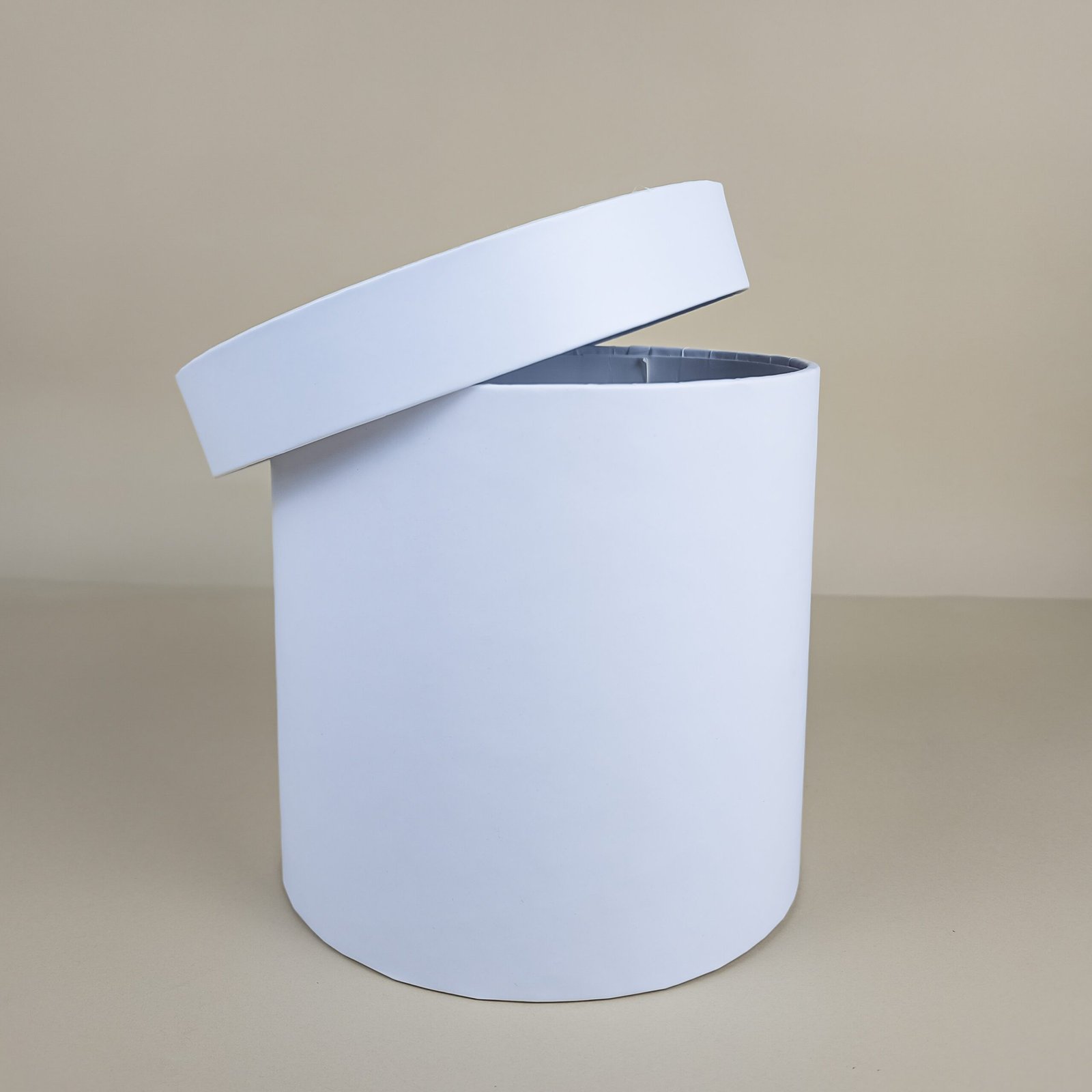 Flower Round white box with lid 15 Dia Flower Round white box with lid 15 Dia